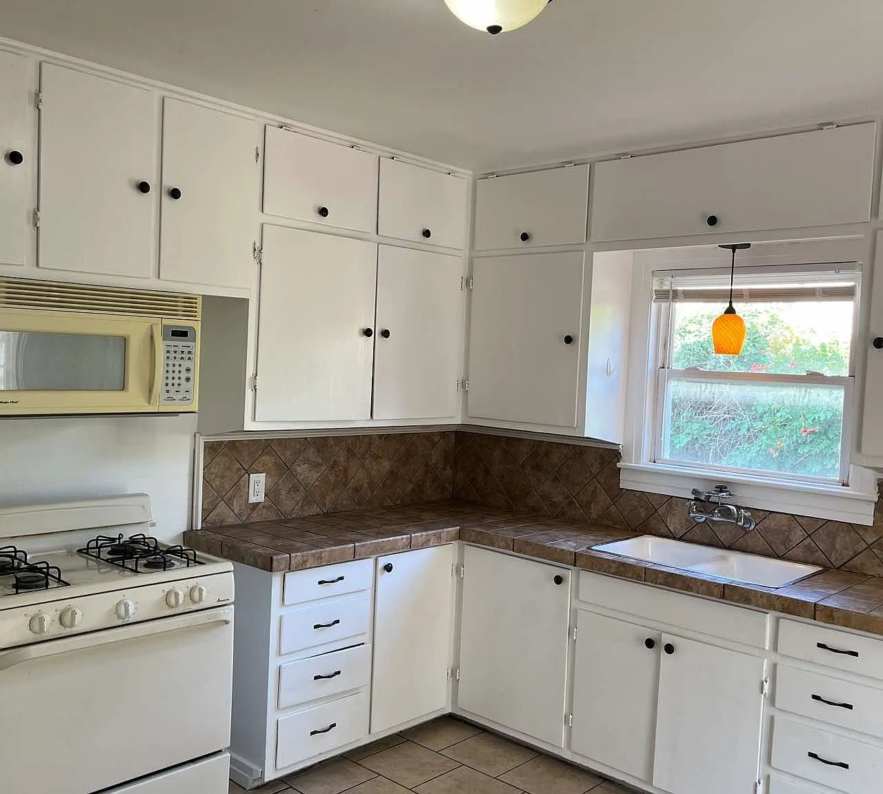 2 bed, 1.0 bath, 928 sqft, $999 — Photo 4