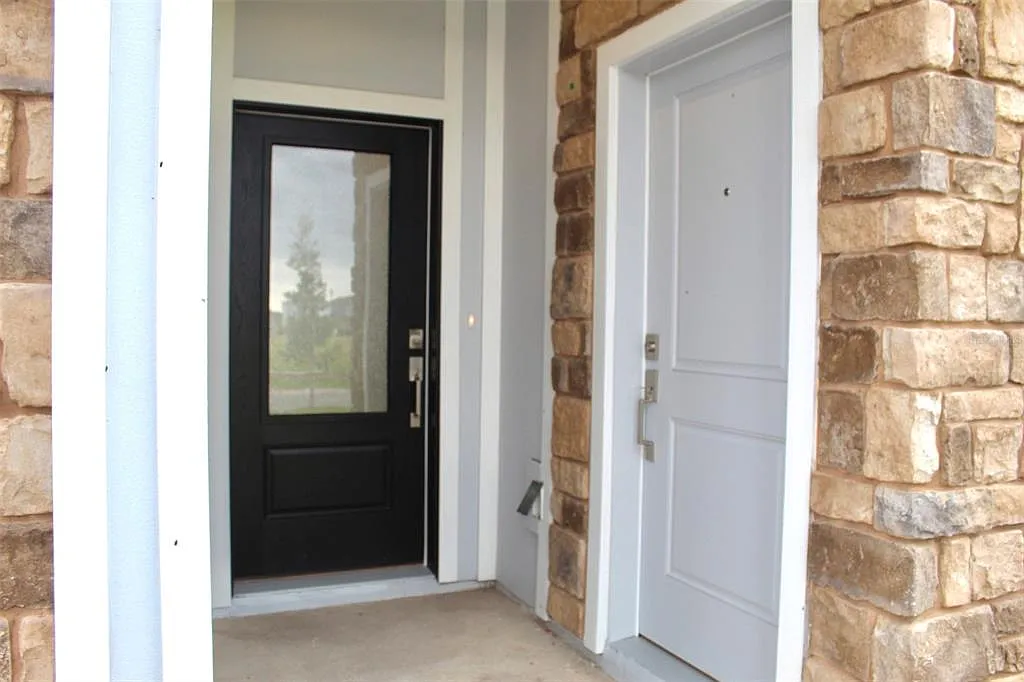 3 bed, 2.0 bath, 2366 sqft, $2,300 — Photo 3