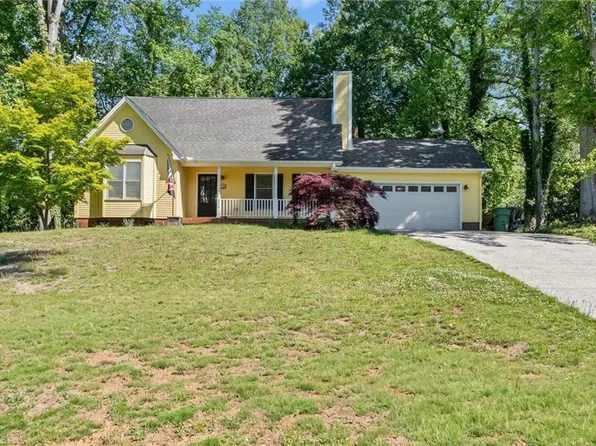 230 Country Club Rd, Mount Airy, NC 27030