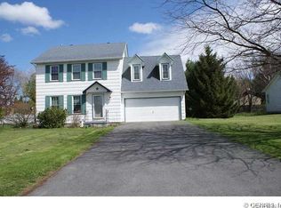 28 Sugar Tree Cir, Brockport, NY 14420