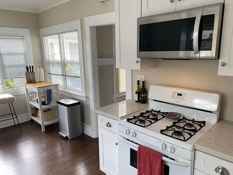 532 N Newport Ave — Photo 5