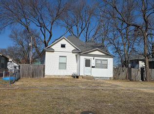 908 W Maple St, Independence, KS 67301