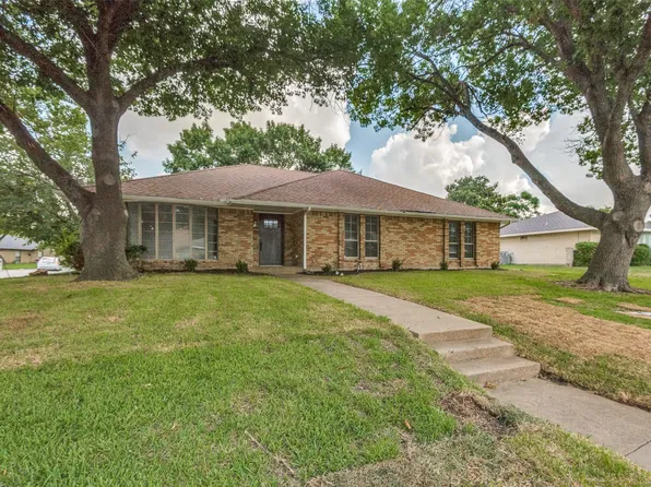 1011 Oak Meadow Ln, Desoto, TX 75115