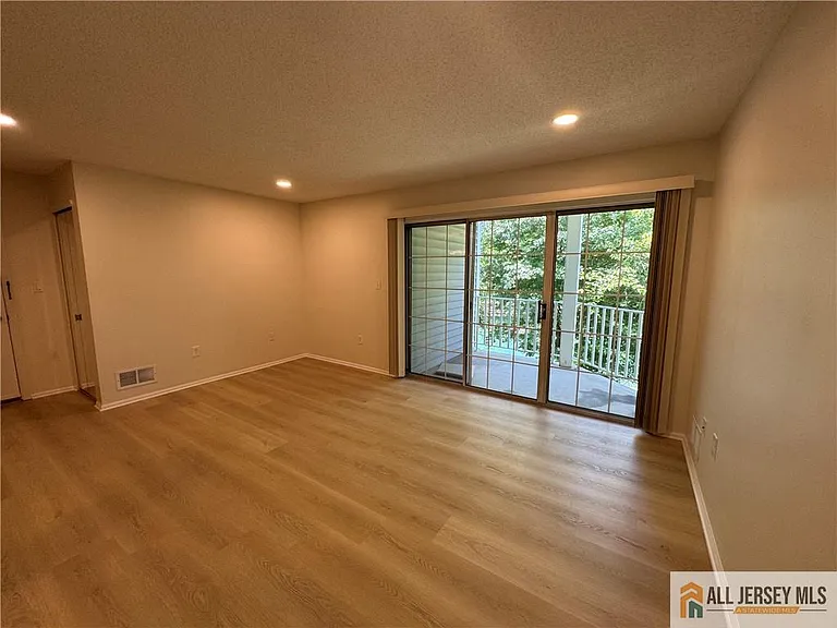 7 Sheffield Ct — Photo 4