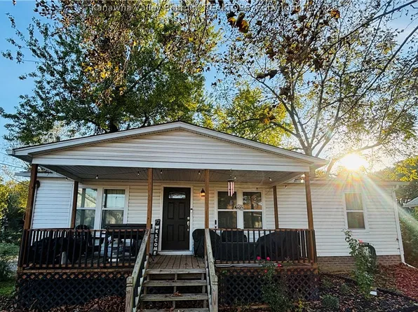 111 Pennsylvania Ave N, Saint Albans, WV 25177