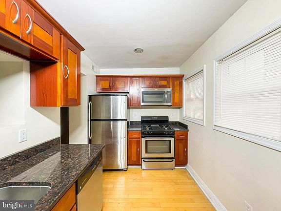 5th image of 1835 D St NE