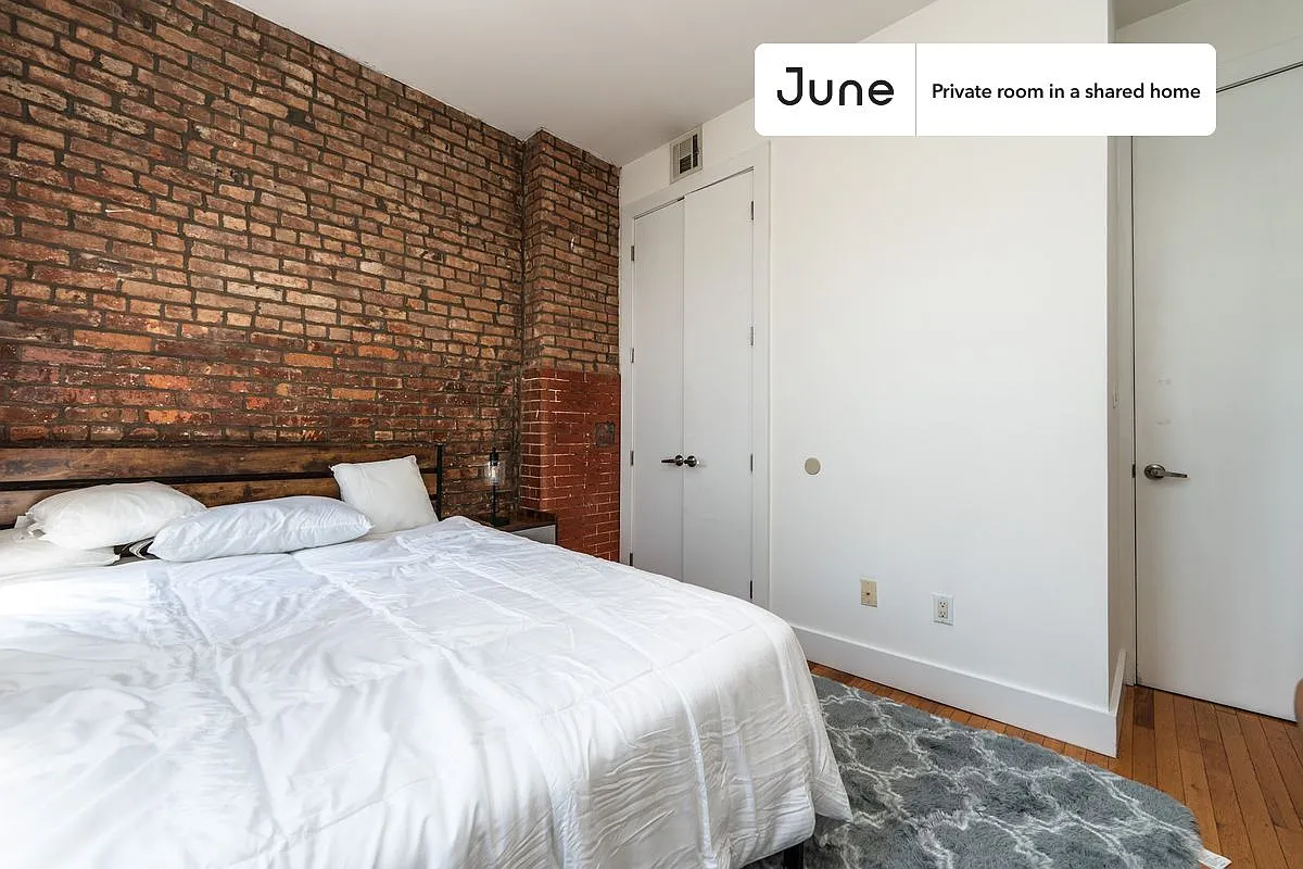 Queen bedroom in 3 bed/1 bath home in Bedford-Stuyvesant #1892 A — Photo 2