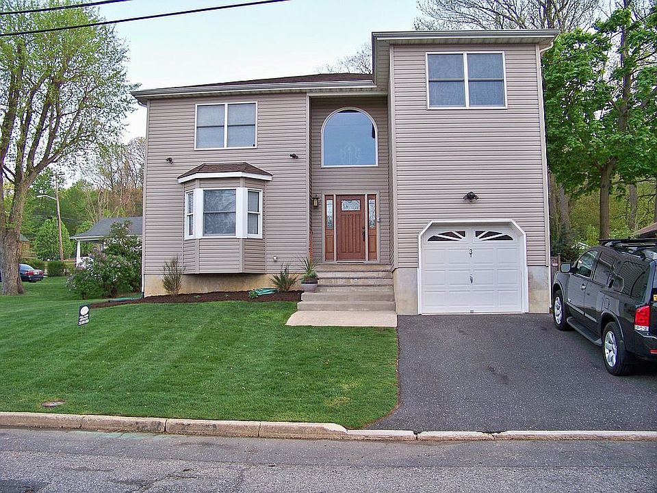 Colonial in Historic Navesink