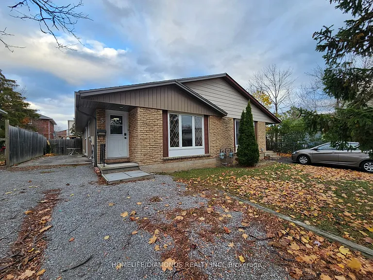 5 Calcott Ct #UPPER — Photo 1