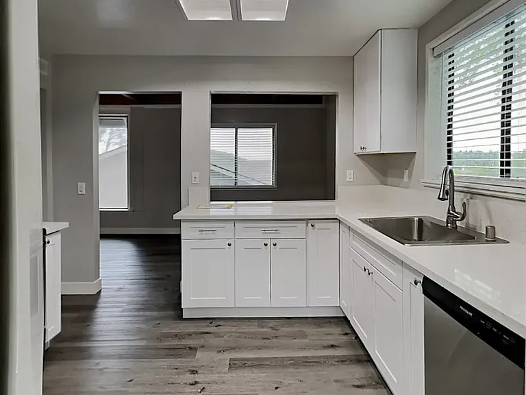 2818 Alhambra Dr — Photo 5