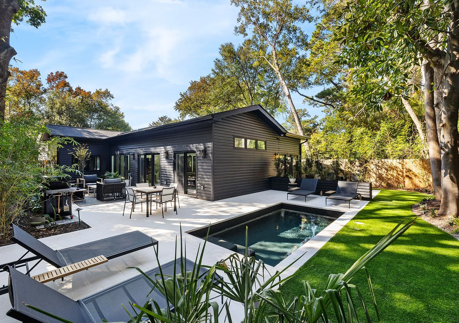 Villa Noir- 706 York Street, Unit B — Photo 1