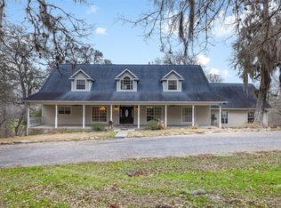 601 Country Club Ct, La Grange, TX 78945