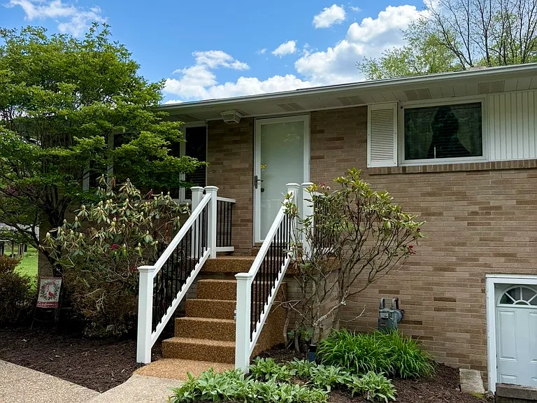 30 Princess Dr — Photo 2