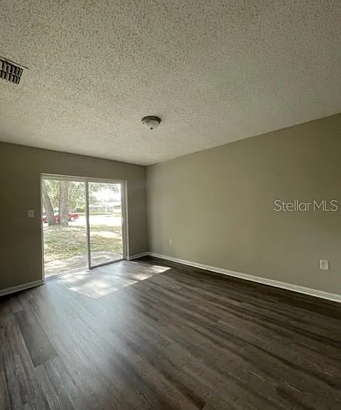 2415 Idlewild St — Photo 10