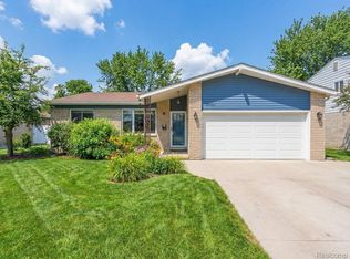 37332 Bristol St, Livonia, MI