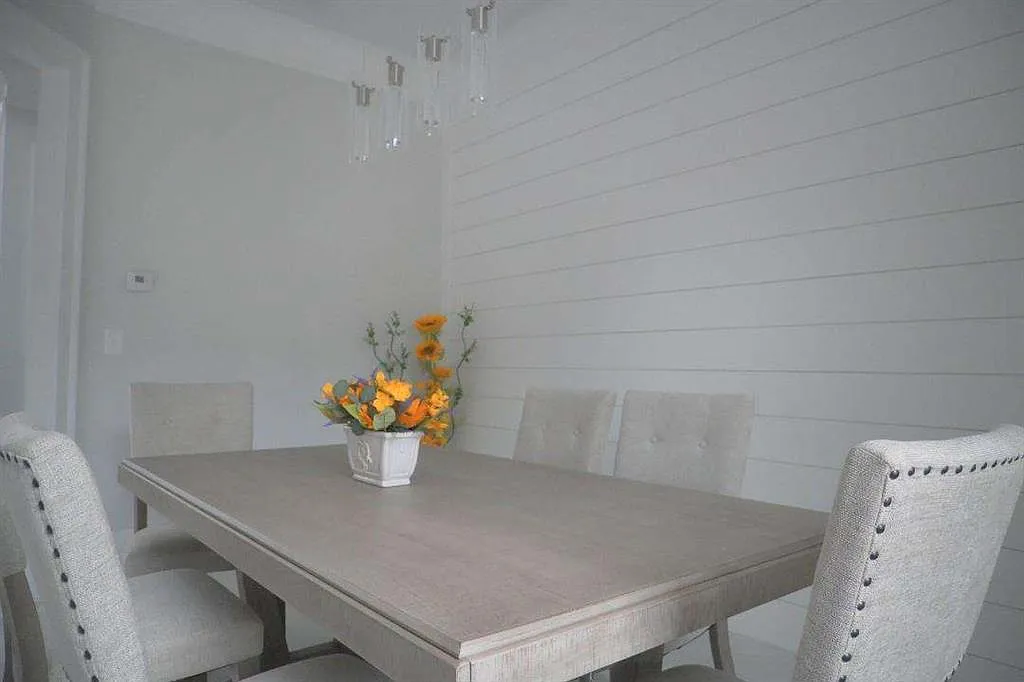 6 bed, 4.5 bath, 5562 sqft, $8,500 — Photo 4