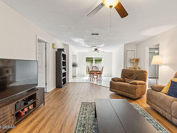 3rd image of 923 Mill Road Ln