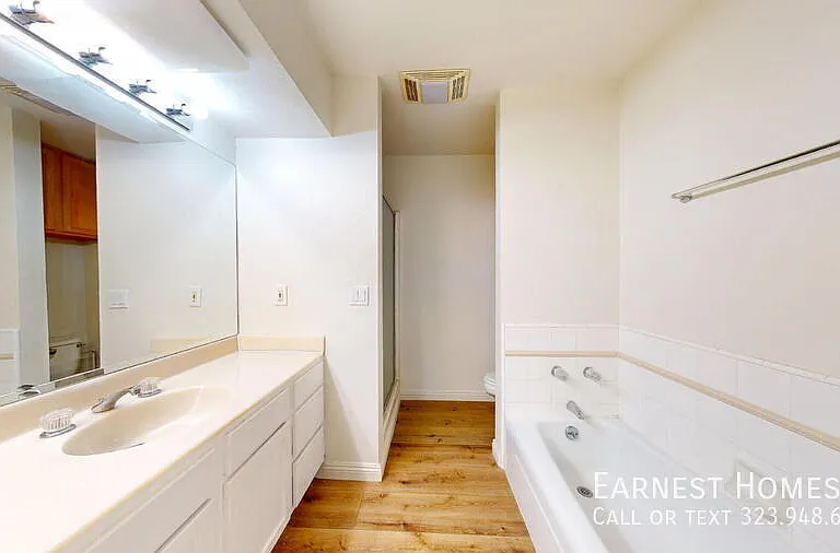 4915 Tyrone Ave #204 — Photo 12