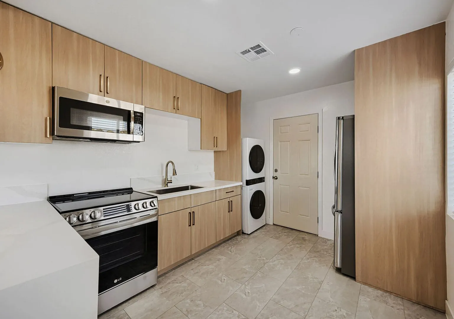Freshly Renovated & Full Of Style! 1-Bedroom North Las Vegas Home! — Photo 3