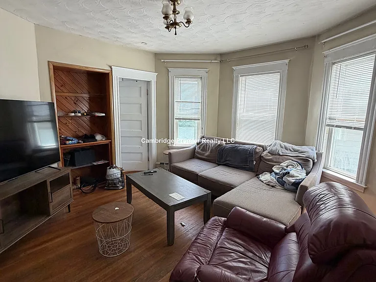 35 Rogers Ave — Photo 2