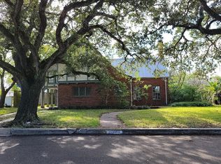 24 Cedar Lawn Dr N, Galveston, TX 77551