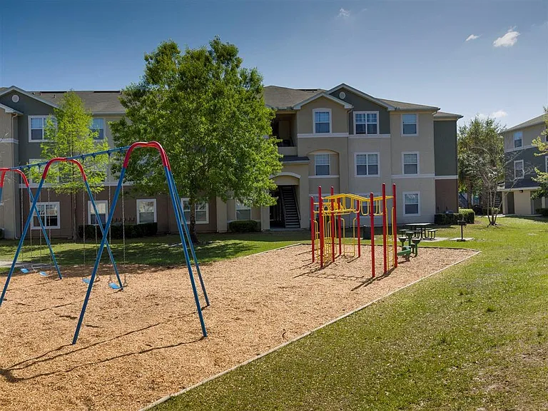 Thomas Chase Apartments — Photo 3
