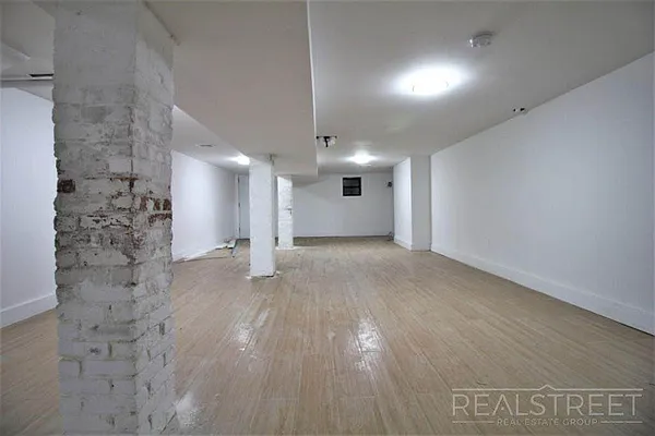 Rented by Real Street Inc | media 42