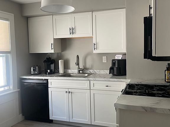 3rd image of 300 Commonwealth Ave #2