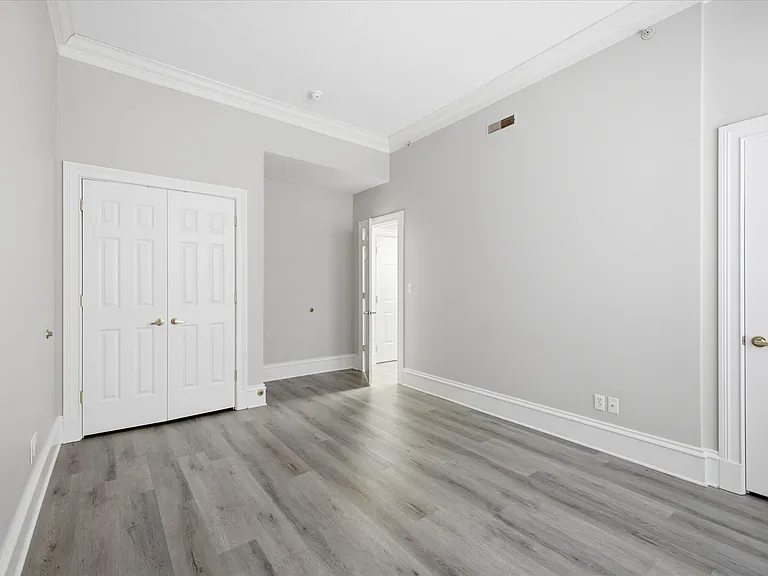 200 E 9th St #4 — Photo 14