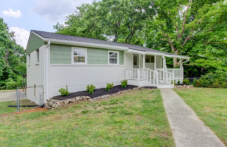 2024 Lintwood Dr — Photo 2