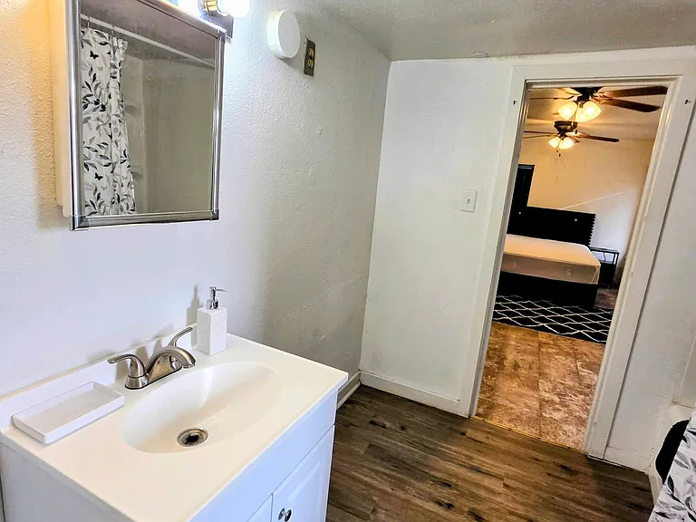 1008 Runnels St — Photo 16