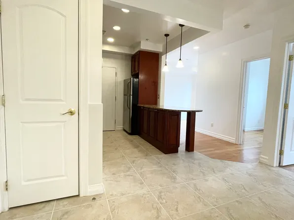 10716 37th Ave APT 4B, Flushing, NY 11368
