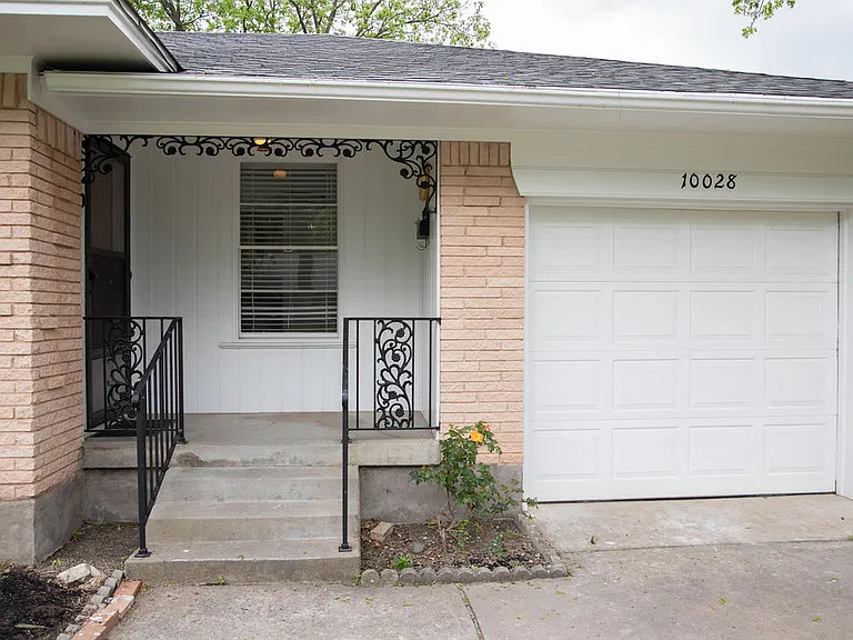 10028 San Lorenzo Dr — Photo 2