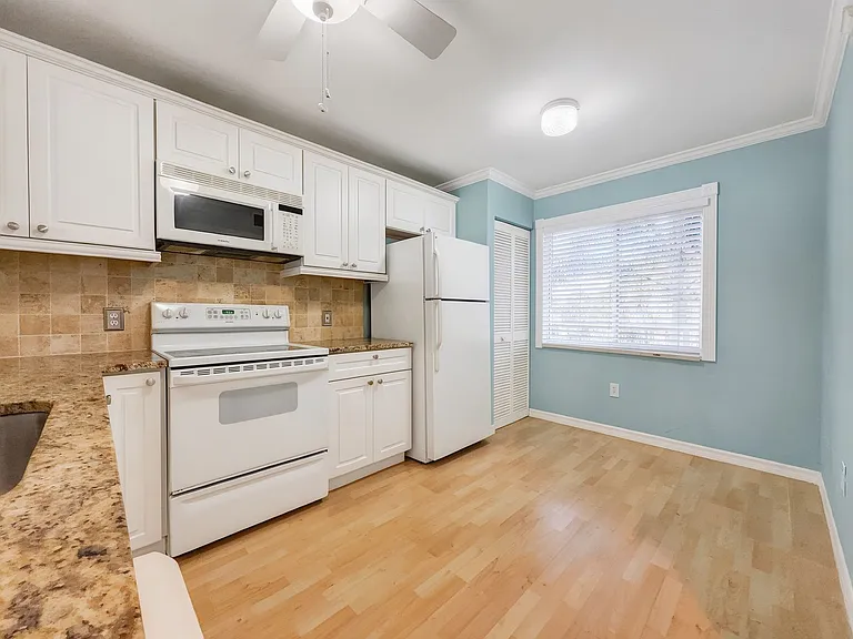 3041 Sandpiper Bay Cir #H201 — Photo 10