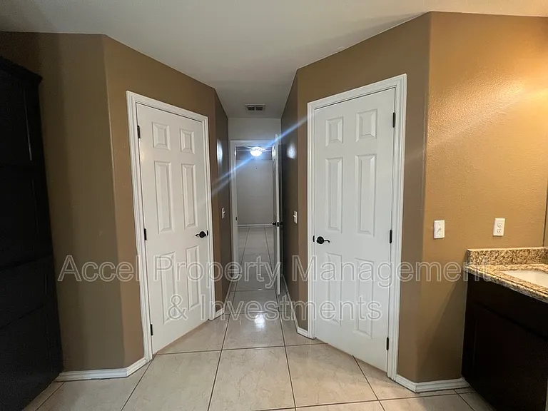 312 Kika De La Garza St — Photo 16