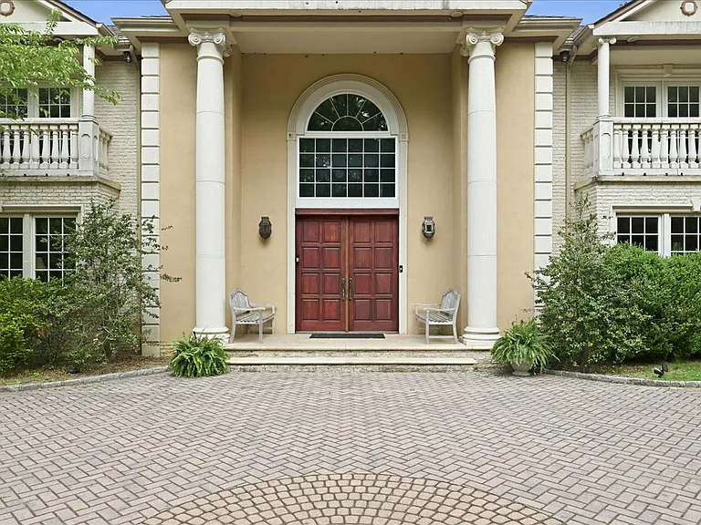 31 Cornwall Ln — Photo 5