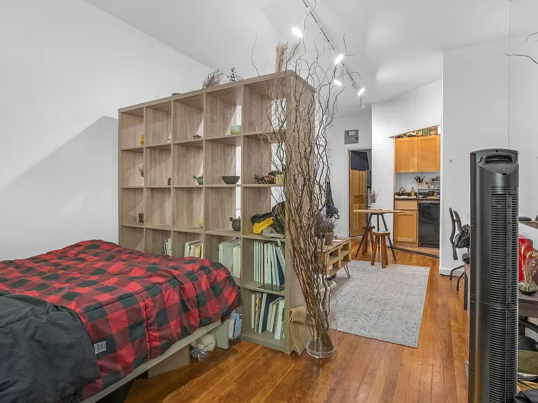 442 E 78th St #1F — Photo 3