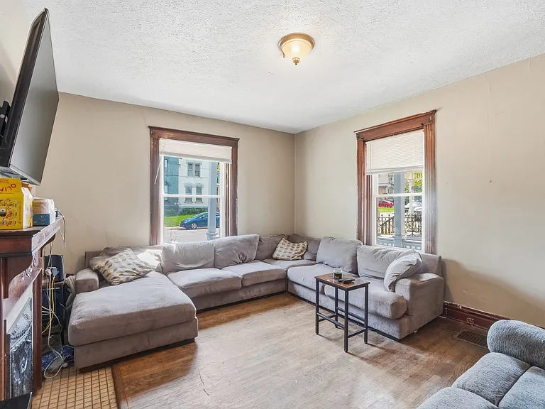 2661 Bellevue Ave — Photo 9