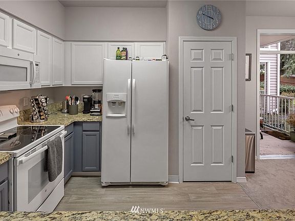 5th image of 10008 186th St E Unit 101