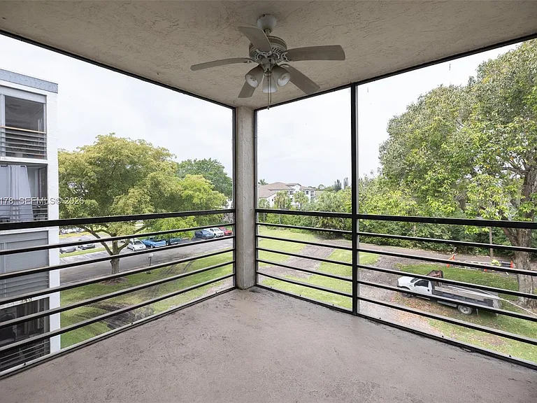 9235 SW 8th St #403 — Photo 6