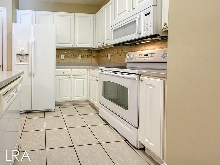 100 Gateway Dr #130 — Photo 7