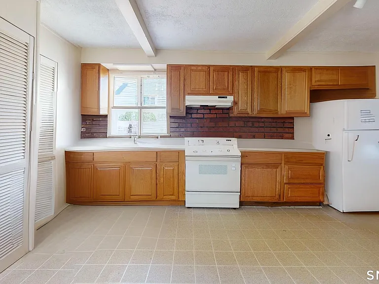 37 Landin St #A — Photo 16