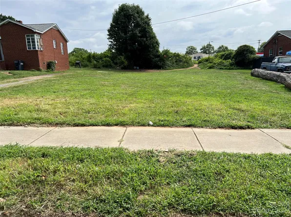 2721 Watson Dr, Charlotte, NC 28208