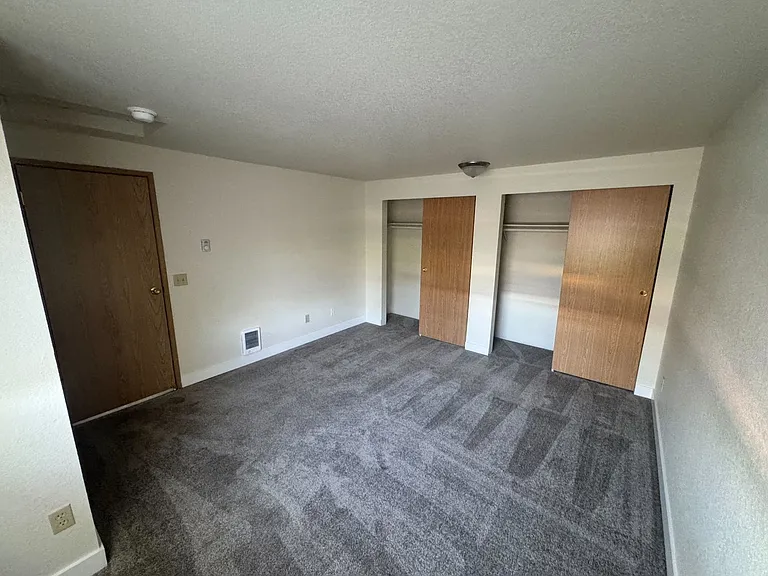 Wellington Place Apartments — Photo 13
