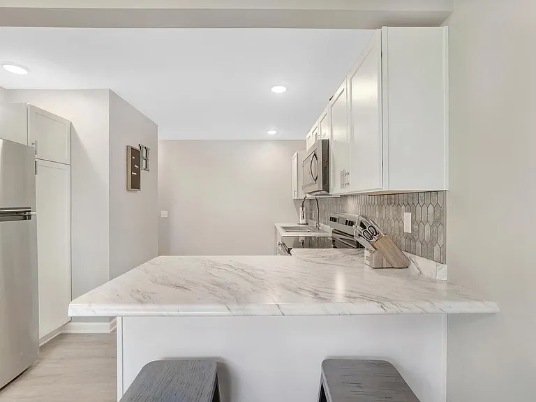 1115 Laura Dr — Photo 15