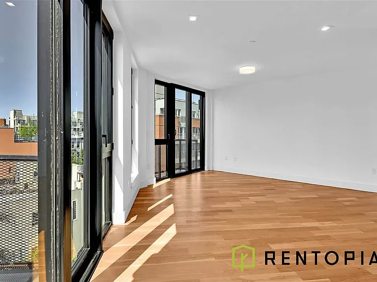 5 Withers St #4D — Photo 9