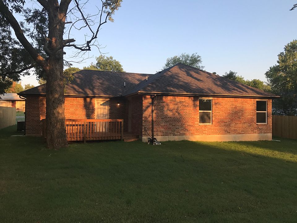 2nd image of 600 S Marion Ave