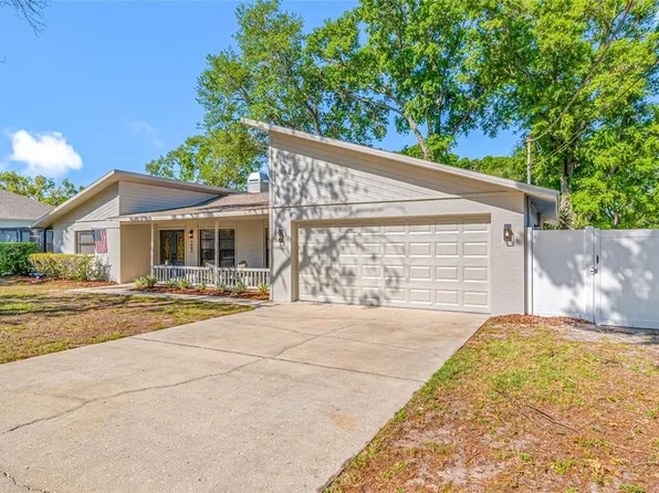 9880 W Bay St, Seminole, FL 33776