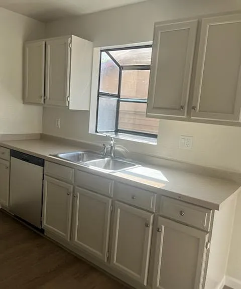 4353 Howard Ave — Photo 11
