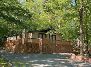 122 Tanager Rd, Lackawaxen, PA 18435